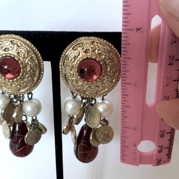 Vintage 80s Gold tone drop earrings with mini coins and faux pearls - Picture 4 of 8